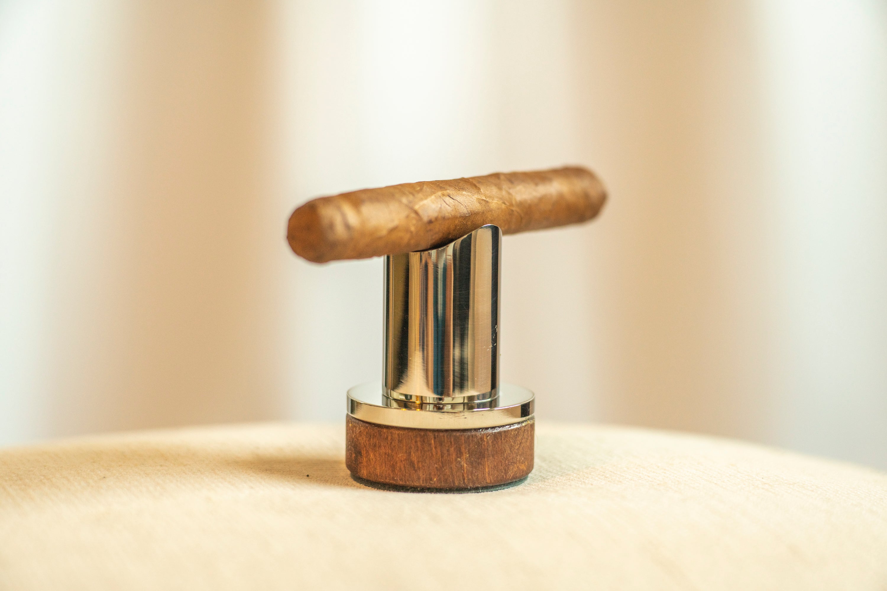 Hollow (3') Personal Cigar Valet