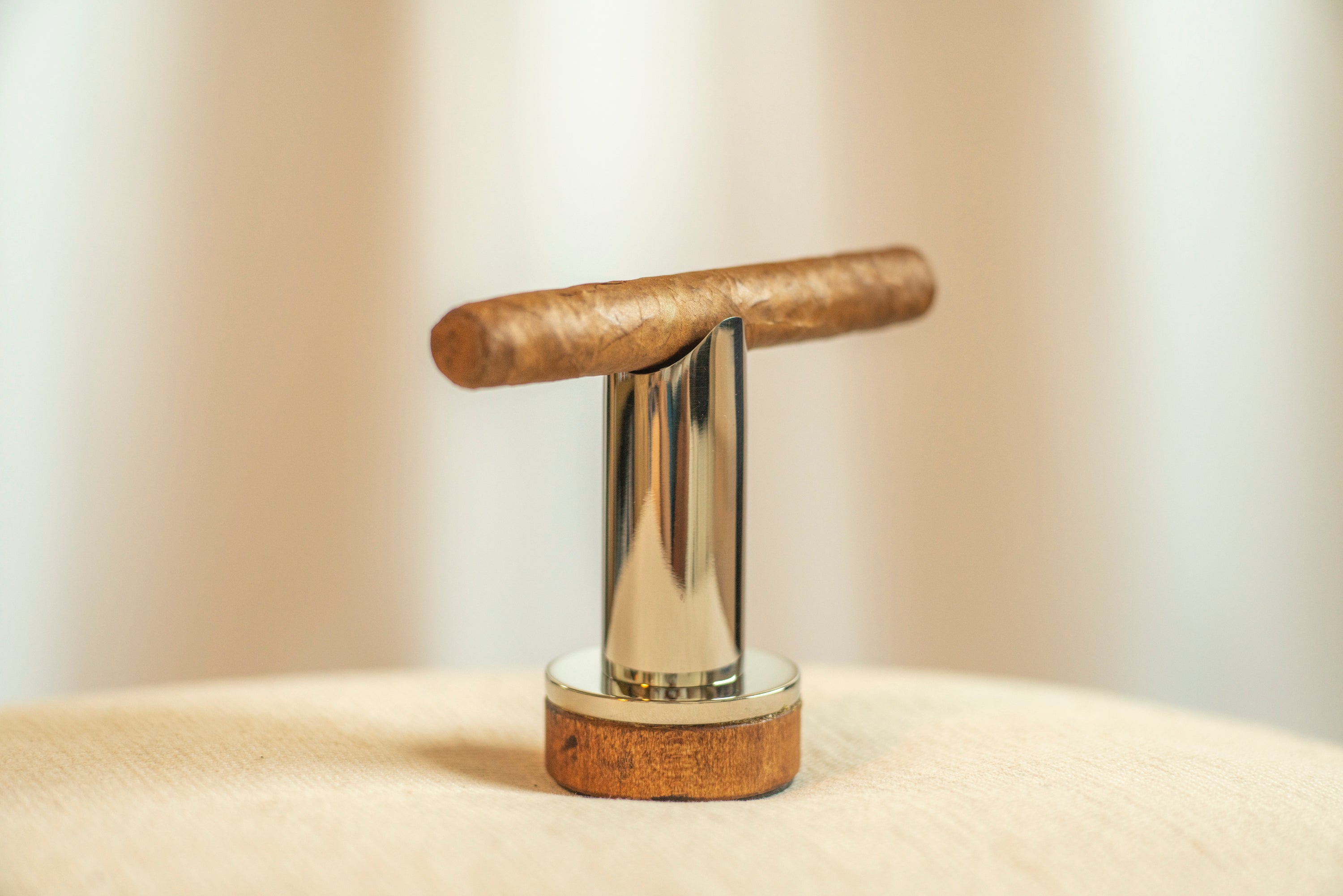 Medium (3.5') Personal Cigar Valet